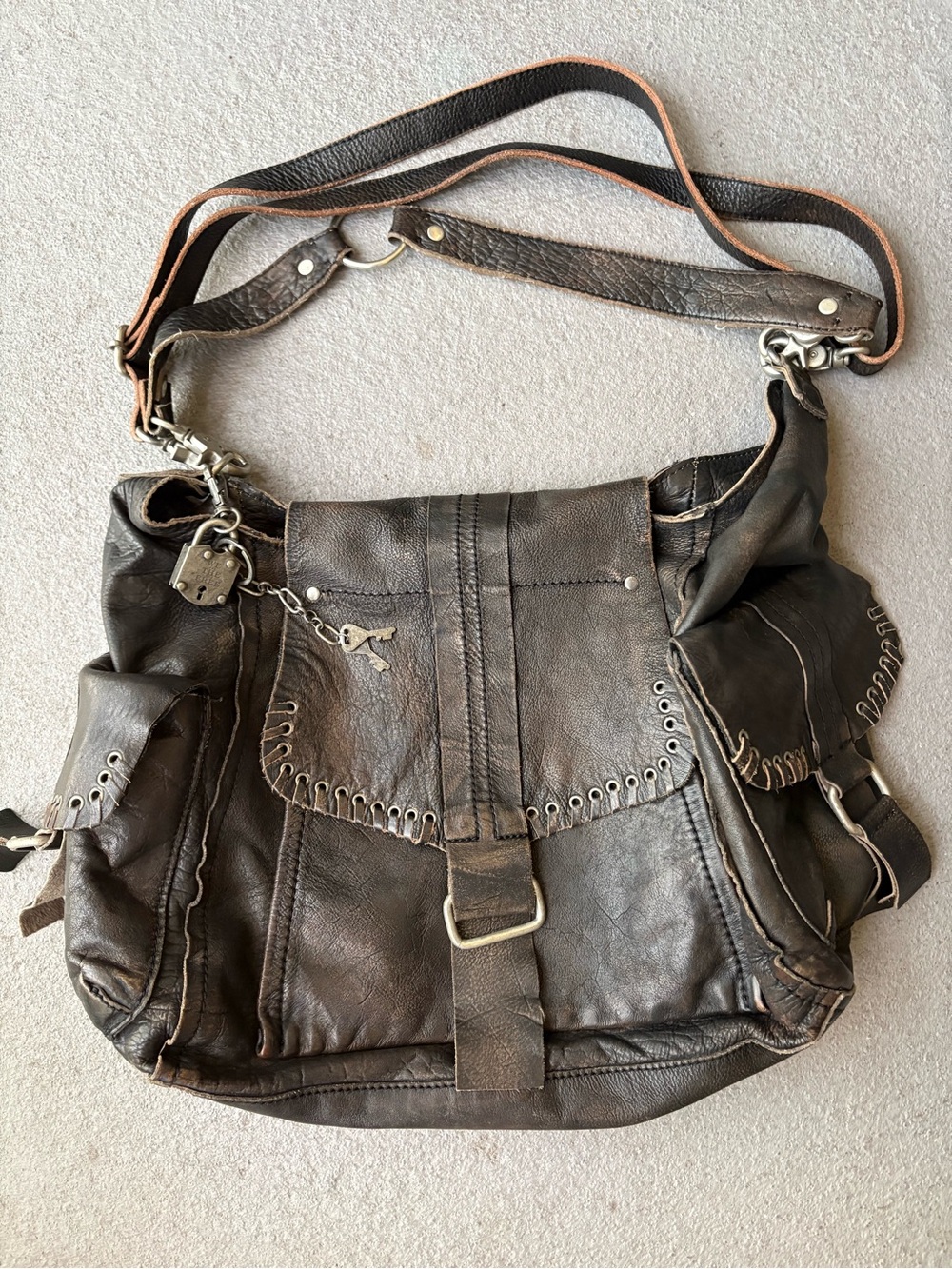 We The Free Leigh Distressed Tote• Large🔥with Lock And Key Chain🔥 Aged Graphite
